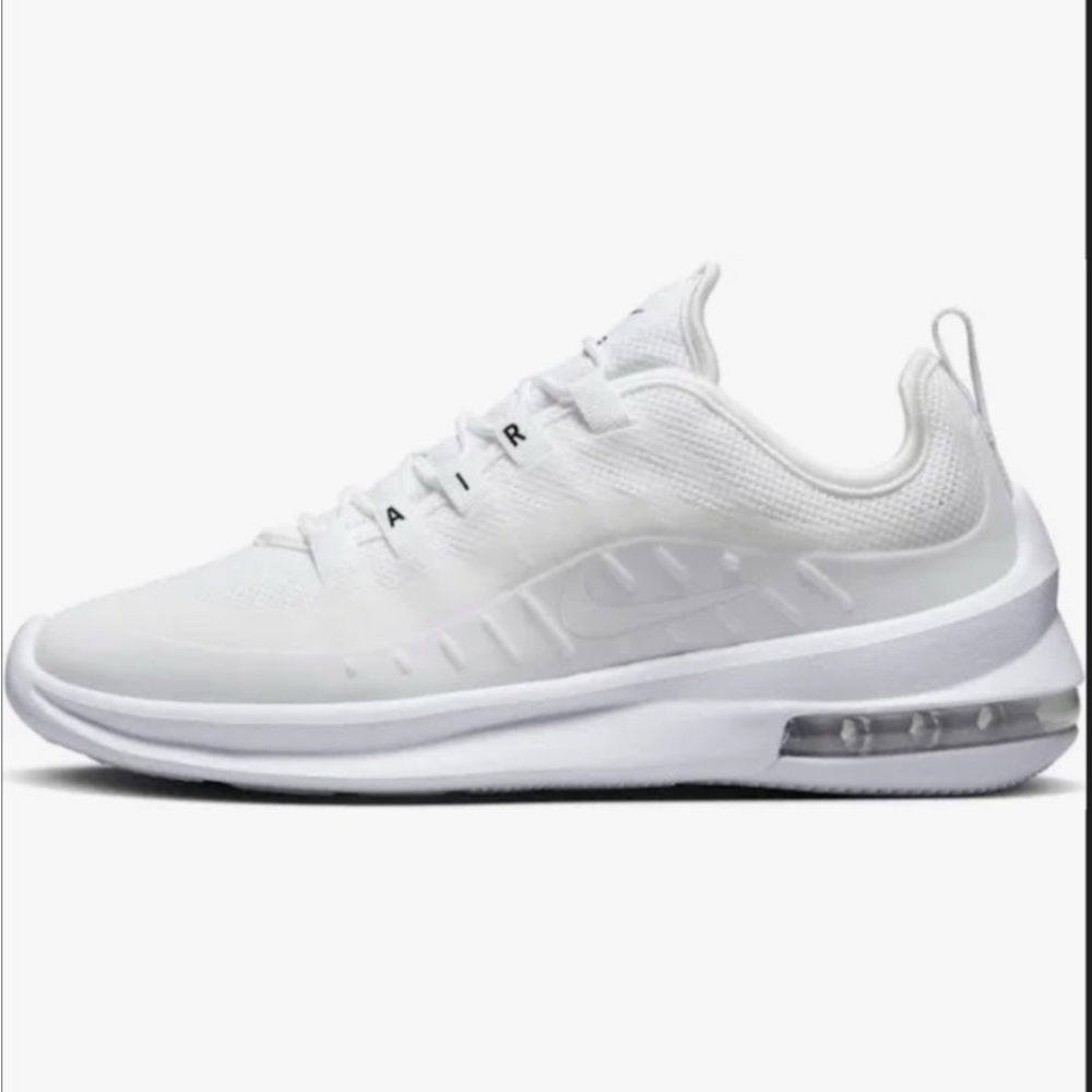 NWOT- women’s Nike Air Max Axis size 9 white